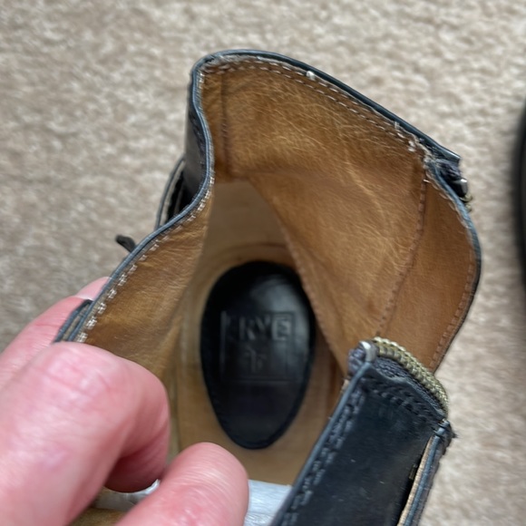 ❤️Gorgeous❤️ The perfect Frye heeled bootie!  Black leather size 8.5 - Picture 14 of 15